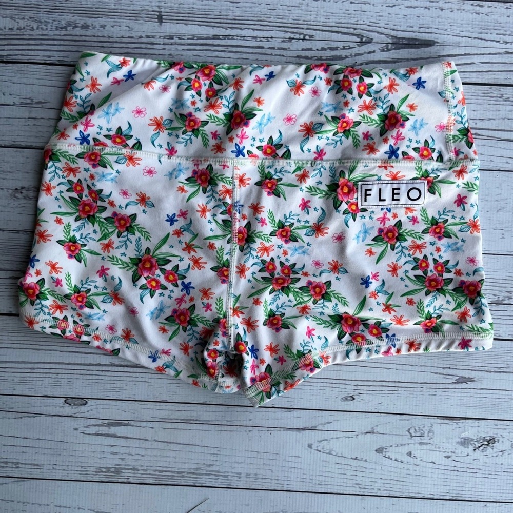 FLEO Womens Floral Print Athletic Workout Gym Crossfit Yoga Booty Shorts Size L